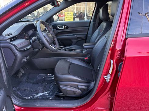 Used 2025 Jeep Compass Trailhawk image 27