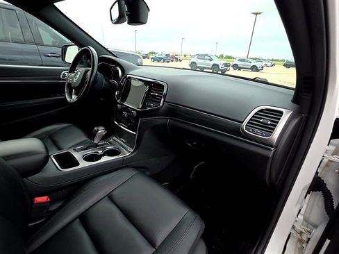 Used 2019 Jeep Grand Cherokee Limited image 17