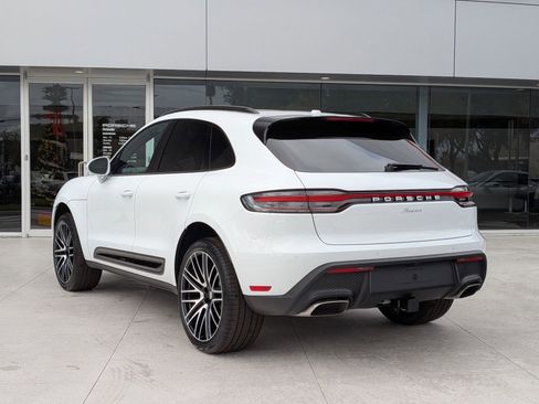 New 2026 Porsche Macan image 3