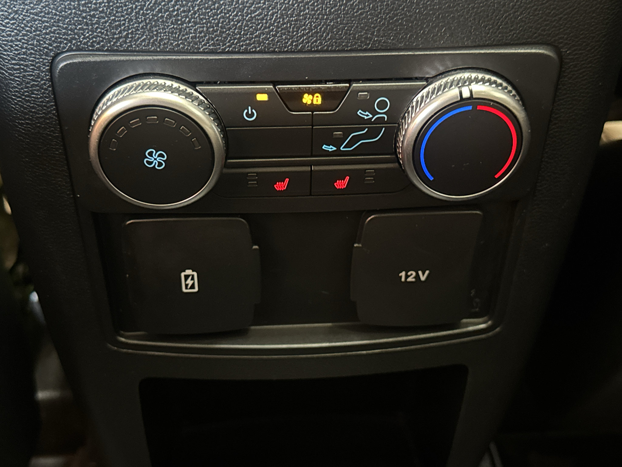 Used 2020 Ford Explorer XLT w/ Equipment Group 202A AWD/4WD image 13