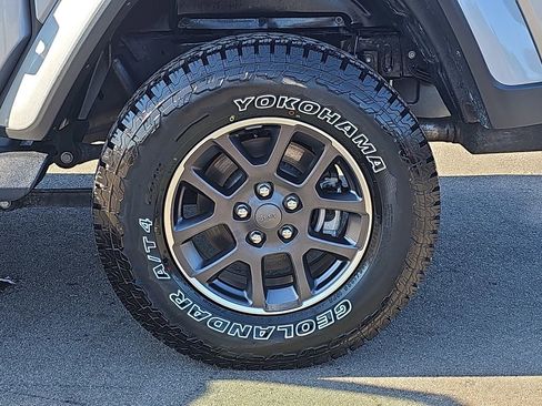 Used 2020 Jeep Gladiator Overland image 36