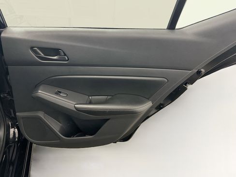 Used 2025 Nissan Altima 2.5 SV image 30