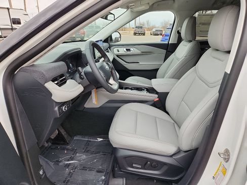 New 2026 Ford Explorer Active w/ Active Comfort Package AWD/4WD image 11