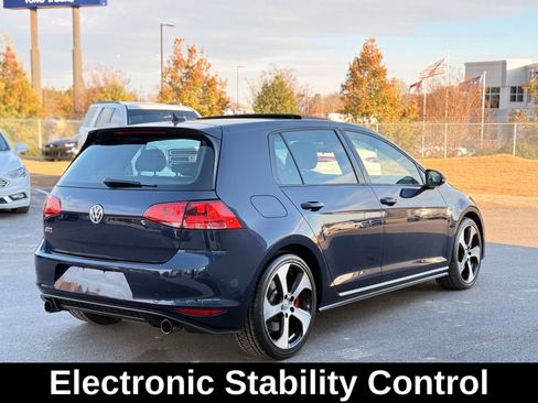 Used 2017 Volkswagen GTI SE image 8
