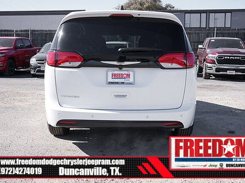 New 2025 Chrysler Voyager LX image 4