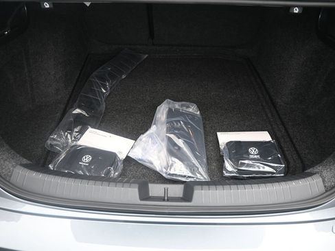 Used 2025 Volkswagen Jetta SE image 24