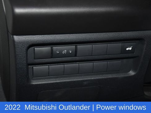 Used 2022 Mitsubishi Outlander SE image 9