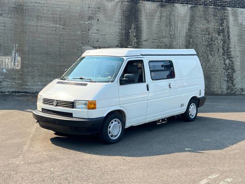 Used 1995 Volkswagen Eurovan Camper image 2
