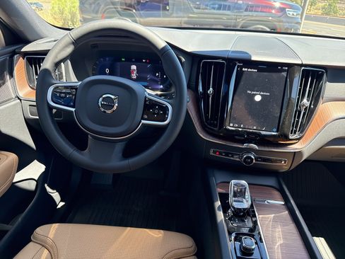 Certified 2025 Volvo XC60 B5 Ultra w/ Protection Package Premier image 19