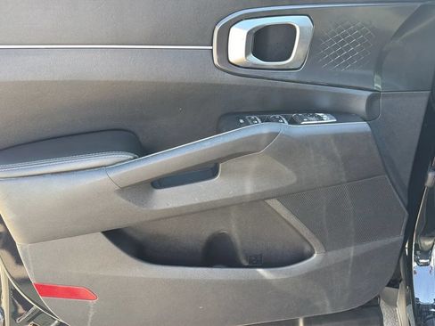 Used 2023 Kia Sorento LX FWD image 10
