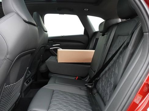 New 2025 Audi SQ5 Prestige image 24