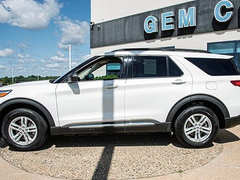 Used 2023 Ford Explorer XLT w/ Equipment Group 202A image 2