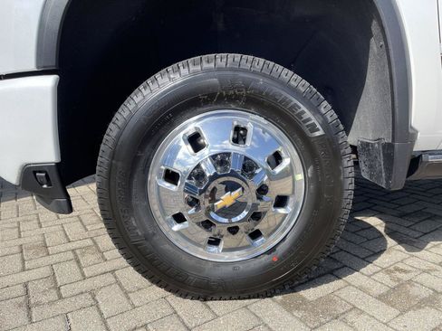 Used 2024 Chevrolet Silverado 3500 High Country w/ High Country Premium Package AWD/4WD image 10