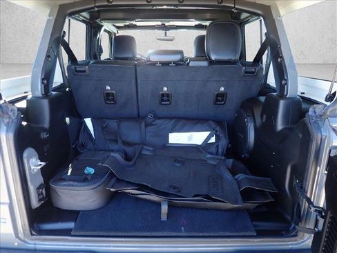 Used 2022 Jeep Wrangler Unlimited Sahara w/ Cold Weather Group AWD/4WD image 8