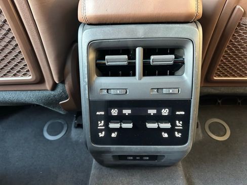 Certified 2025 Porsche Macan Electric image 37