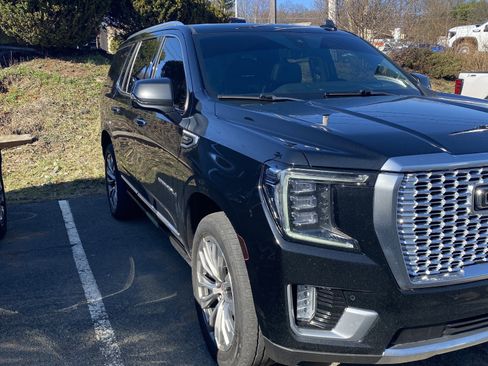 Used 2021 GMC Yukon Denali w/ Denali Premium Package image 4
