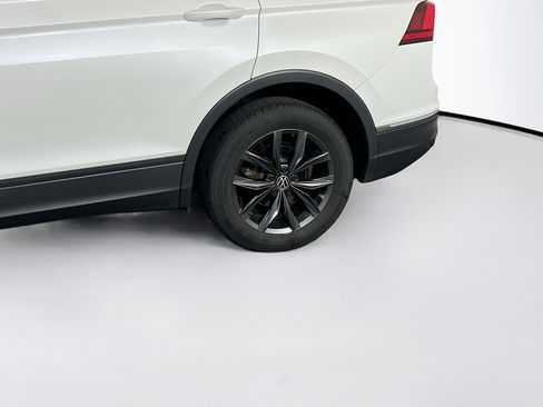 Used 2023 Volkswagen Tiguan SE AWD/4WD image 30