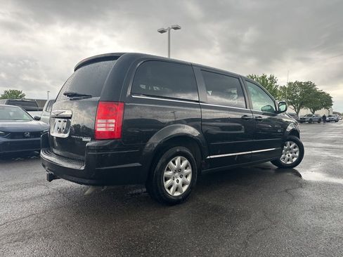 Used 2010 Chrysler Town & Country LX FWD image 11