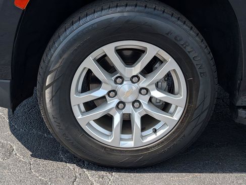 Used 2022 Chevrolet Suburban LT AWD/4WD image 9