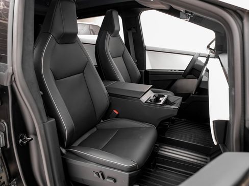 Used 2024 Tesla Cybertruck AWD Crew Cab image 33