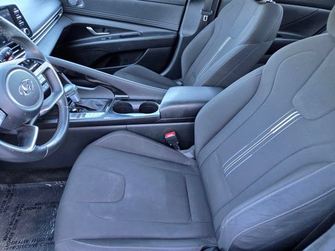 Certified 2022 Hyundai Elantra SEL w/ Convenience Package FWD image 12