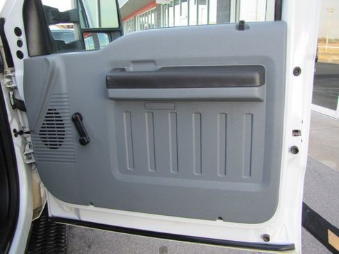 Used 2011 Ford F250 XL w/ Snow Plow Prep Pkg image 22