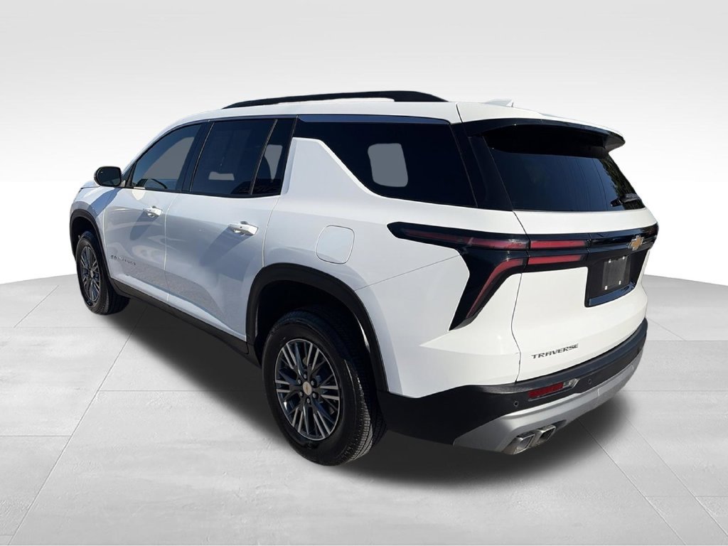 Used 2026 Chevrolet Traverse LT FWD image 6