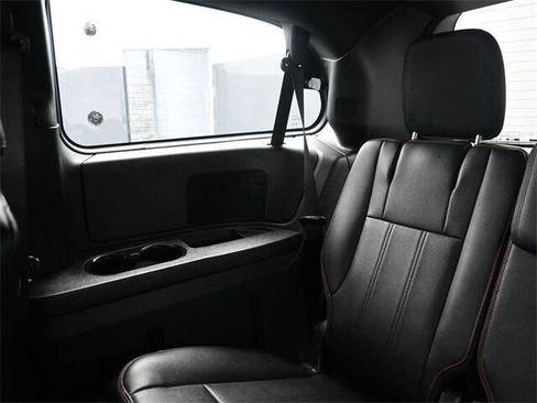 Used 2019 Dodge Grand Caravan GT image 16