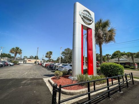 Used 2023 Nissan Rogue SL image 10