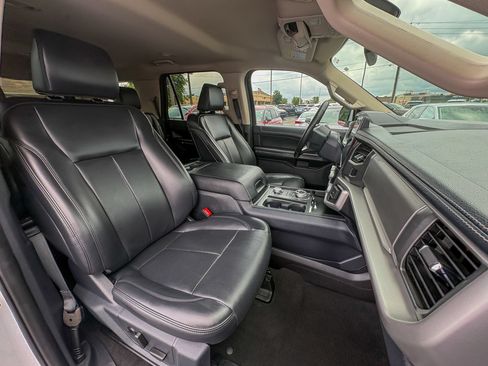 Used 2024 Ford Expedition XLT AWD/4WD image 25