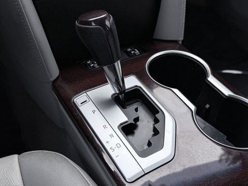 Used 2014 Toyota Camry XLE image 30