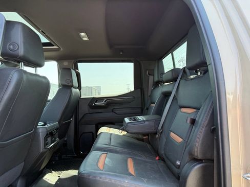Used 2022 GMC Sierra 1500 AT4 w/ AT4 Preferred Package AWD/4WD image 8