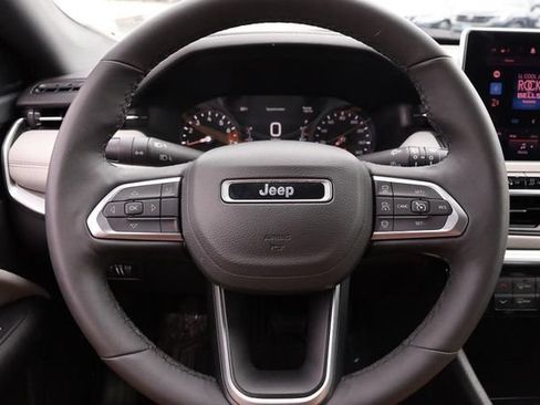 Used 2025 Jeep Compass Limited AWD/4WD image 10