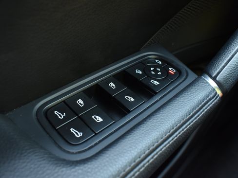 Used 2023 Porsche Cayenne Platinum Edition AWD/4WD image 29