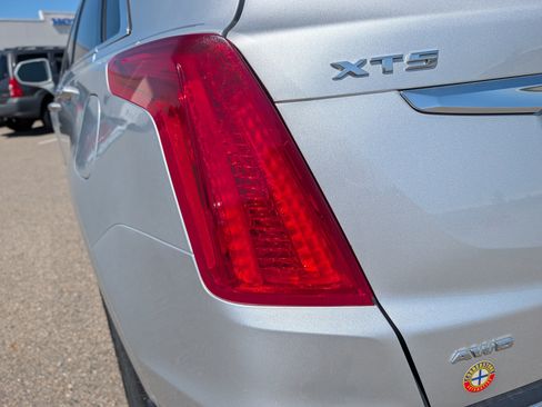 Used 2017 Cadillac XT5 Premium Luxury AWD/4WD image 5