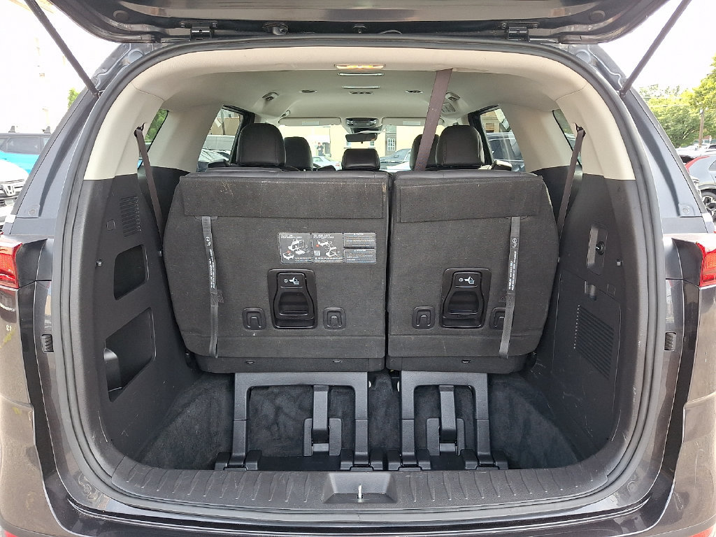 Used 2024 Kia Carnival LX FWD image 28