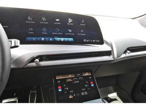 New 2027 Cadillac Vistiq Luxury AWD/4WD image 17