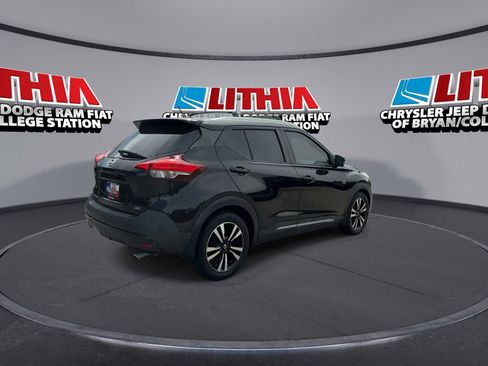 Used 2020 Nissan Kicks SR w/ SR Premium Package image 8