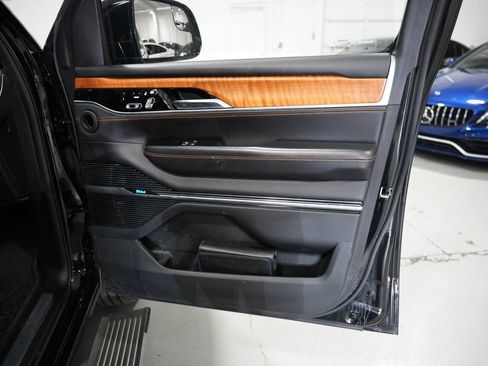 Used 2022 Jeep Grand Wagoneer Series III w/ Rear Seat Video Group 1 AWD/4WD image 19