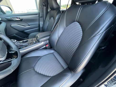 Used 2025 Toyota Highlander XSE AWD/4WD image 39