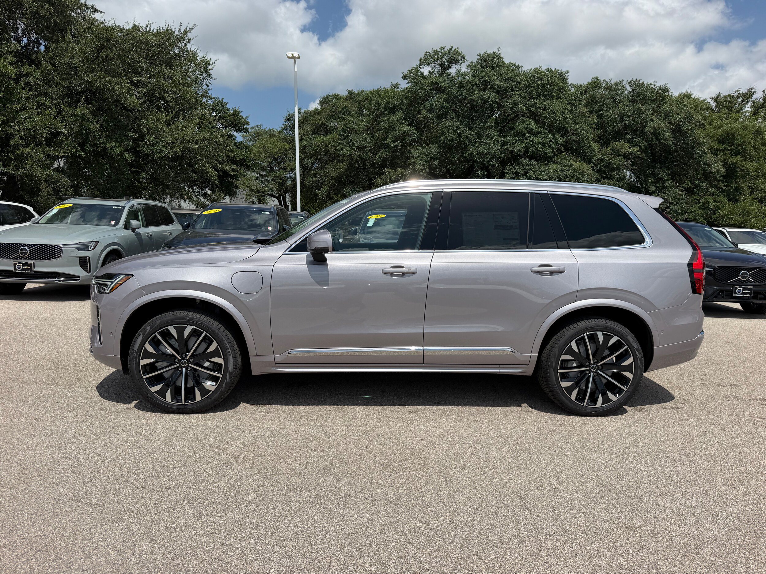 New 2026 Volvo XC90 T8 Plus AWD/4WD image 3