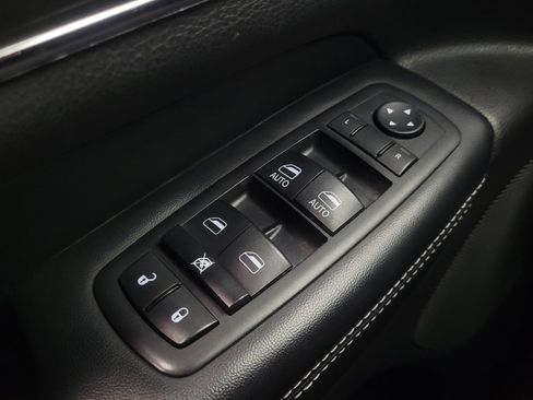 Used 2017 Jeep Grand Cherokee Limited image 27