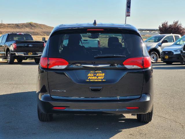 Used 2023 Chrysler Voyager LX FWD image 5