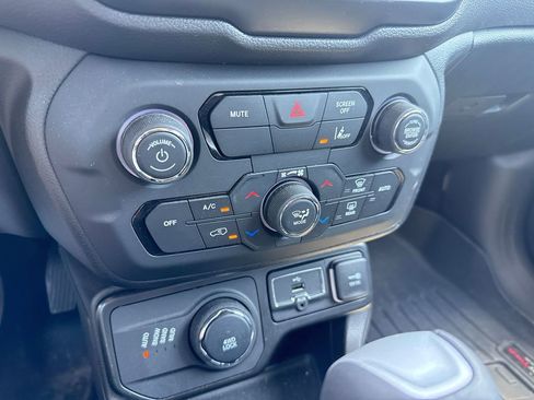 Used 2023 Jeep Renegade Altitude AWD/4WD image 20
