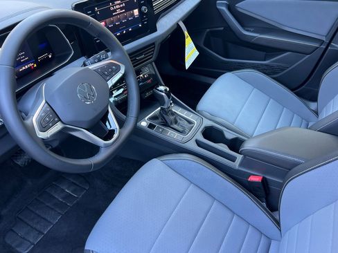 Certified 2025 Volkswagen Jetta SE image 10