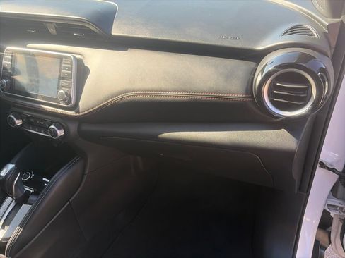 Used 2019 Nissan Kicks SR w/ SR Premium Package FWD image 23