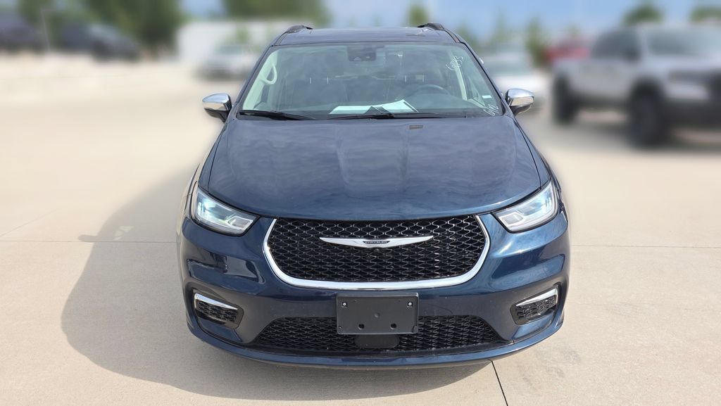 Used 2023 Chrysler Pacifica Limited FWD image 8
