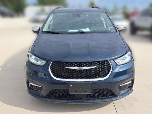 Used 2023 Chrysler Pacifica Limited FWD image 8