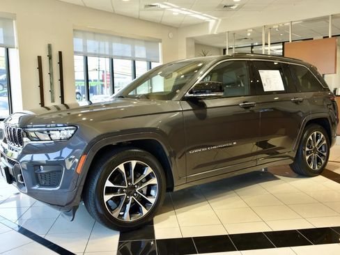 Used 2023 Jeep Grand Cherokee Overland w/ Luxury Tech Group IV AWD/4WD image 3
