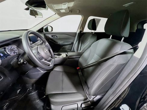 Used 2024 Nissan Rogue S image 19